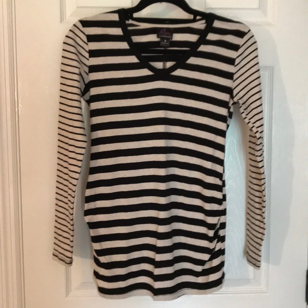 🔸Maternity🔸Top - Long Sleeve/Vneck Stripes